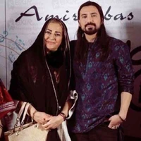 چهره ها/ استایل شیک مادر خواننده معروفِ پاپ جلب‌توجه کرد