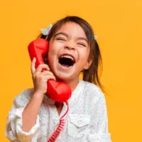 علت پرحرفی کودکان؛ چطور رفتار کنیم؟