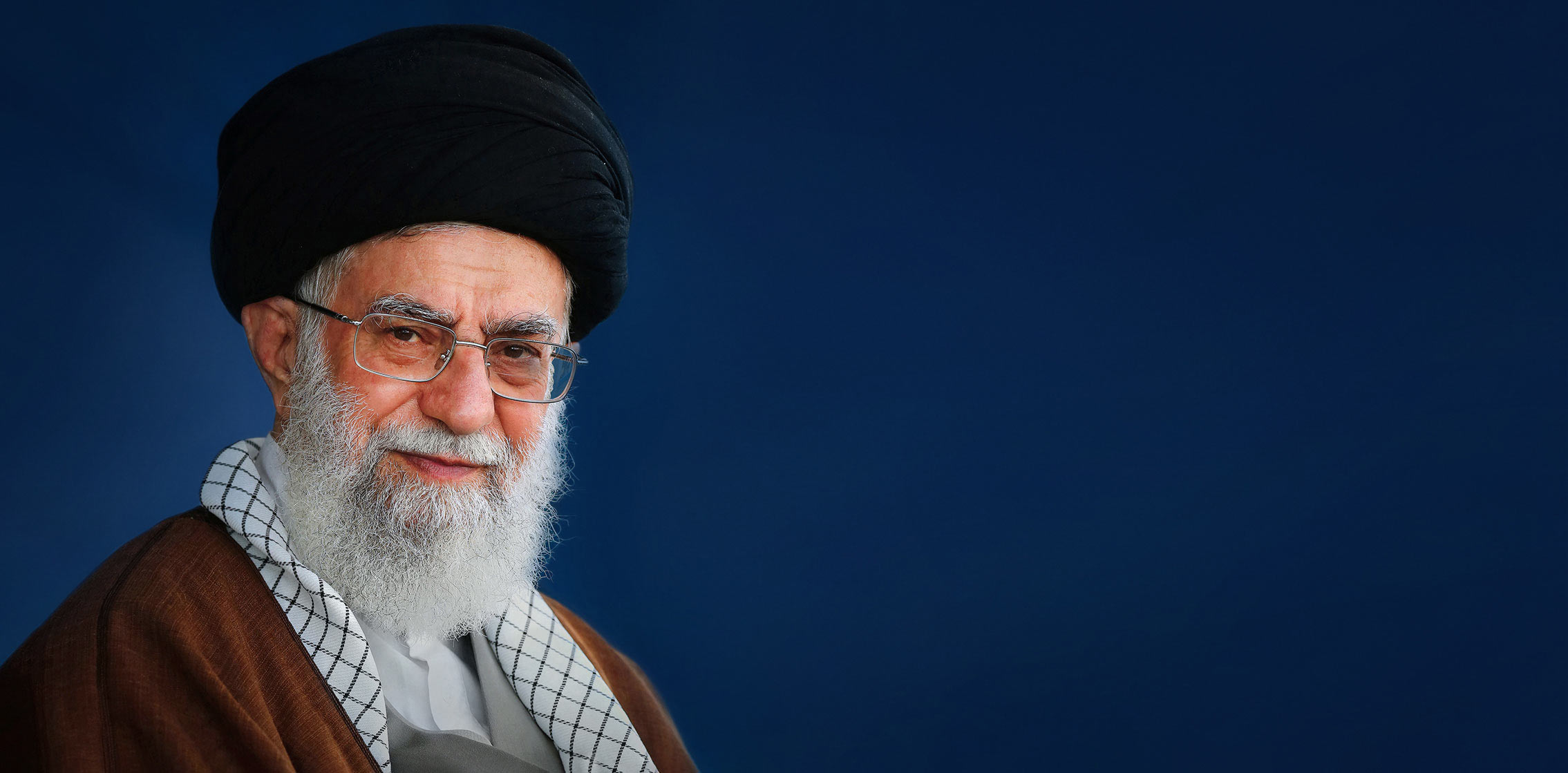 لحظاتی از آنچه رهبر انقلاب در طول این سال‌ها درباره‌ی ایران_عزیز گفتند...