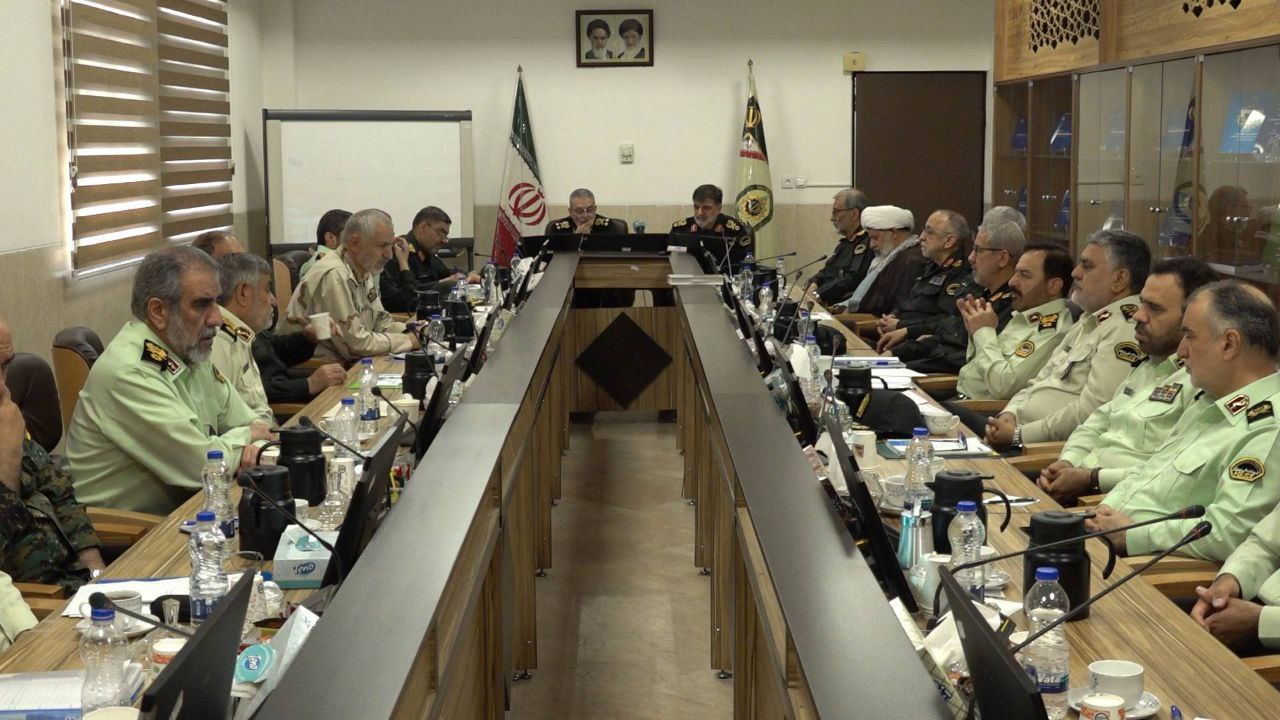 دیدار رئیس ستادکل نیروهای مسلح با فرمانده فراجا؛ سردار رادان از شناسایی و دستگیری جاسوسان گزارش داد