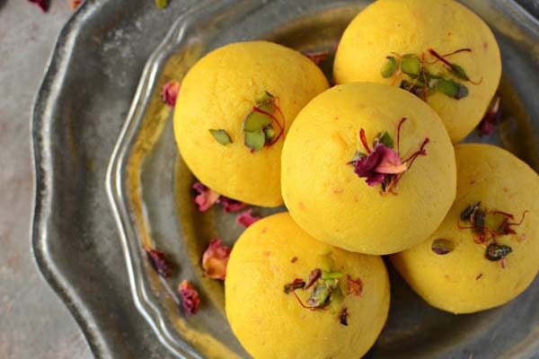 شیرینی زعفرانی هم خوش عطره هم خوش طعم