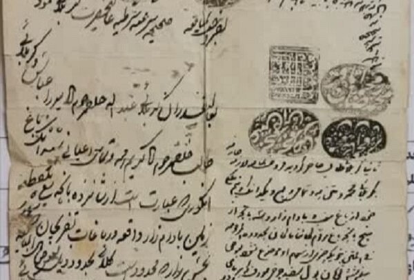 ارزشمندترین گنجینه خطی قاجاری به مرکز اسناد همدان اهدا شد