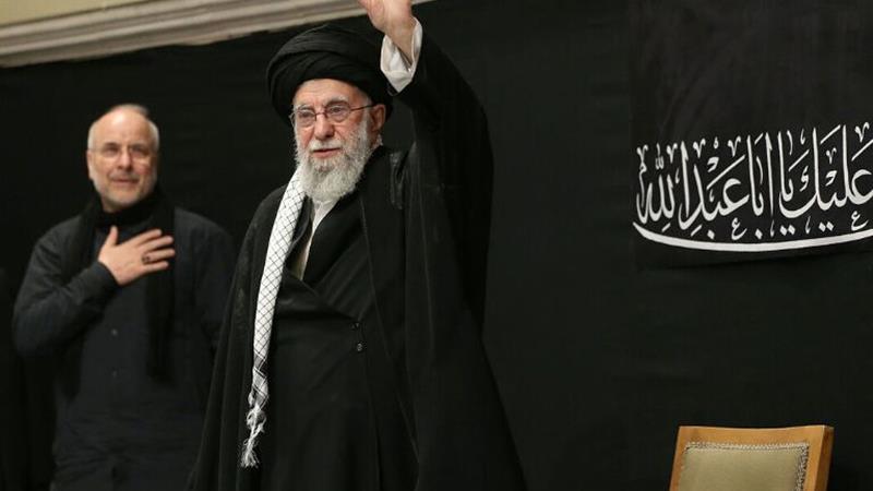 مقام معظم رهبری ستون فقرات ایران اسلامی هستند