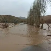 طغیان رودخانه‌های فصلی سبب بسته شدن ۲ جاده در مرکز استان شد