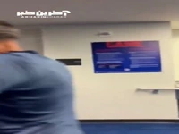 شادی بازیکنان پی اس جی در راهرو ورزشگاه پس از برتری مقابل رئال