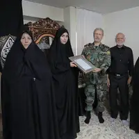 دیدار فرمانده کل ارتش با خانواده شهید سرهنگ بوستان‌افروز