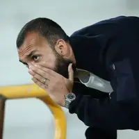 در انتظار پایان غیبت روزبه چشمی