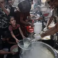 صف توزیع غذا در نوار غزه