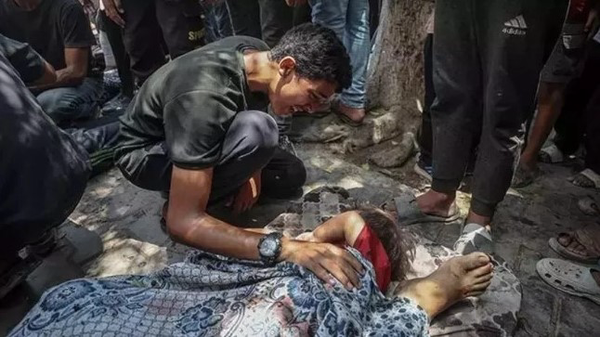 تصاویر دلخراش از قتل عام کودکان فلسطینی در دیرالبلح