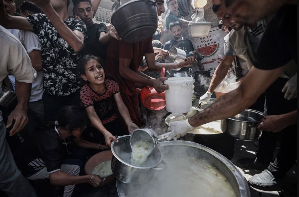 صف توزیع غذا در نوار غزه