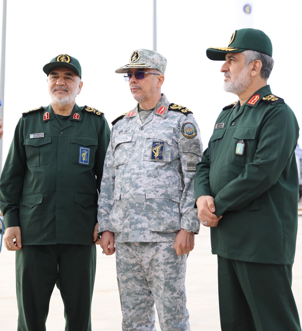 عکس/ عکسی به یادماندنی از سه فرمانده شهید ایران در کنار یکدیگر