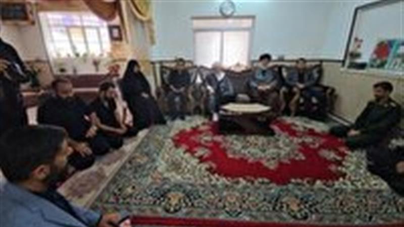 دیدار نماینده ولی‌فقیه در استان یزد با خانواده شهدای اقتدار