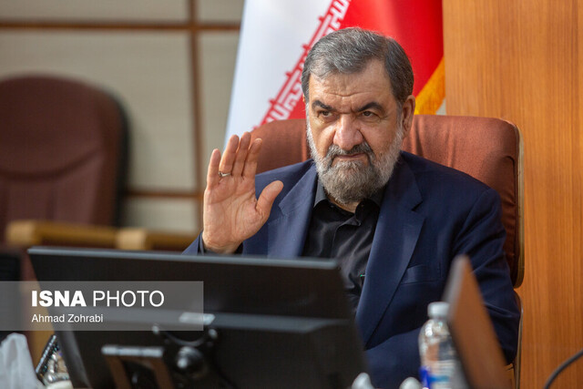 محسن رضایی: پشت سر رهبر انقلاب گام برداریم و از افراط و تفریط پرهیز کنیم