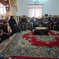 امام جمعه یزد به دیدار خانواده ۲ شهید تجاوز رژیم صهیونی در بافق رفت