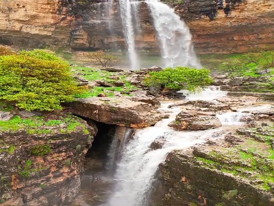 طبیعت دیدنی آبشار تختچو لرستان