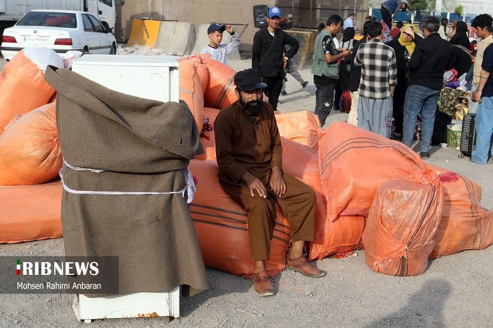 عکس/ خروج شهروندان افغانستانی اخراجی از مرز دوغارون تایباد در خراسان رضوی  