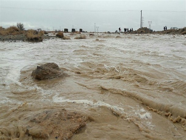 خروش رودخانهٔ فنوج سیستان و بلوچستان پس‌ از چند ماه خشکسالی