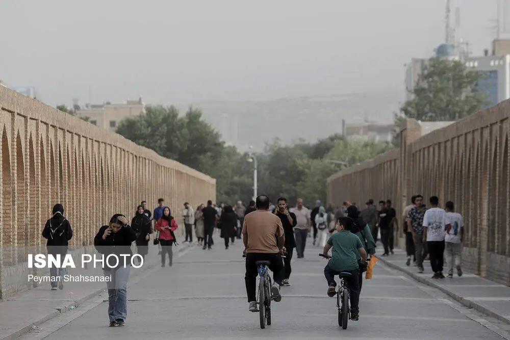 اصفهان در محاصره گرد و غبار