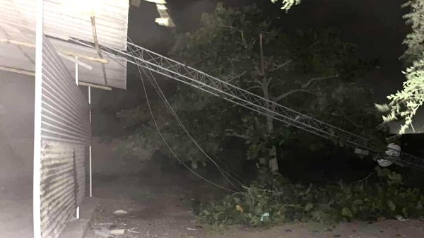 طوفان به پایگاه اورژانس رودان خسارت وارد کرد
