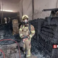 عکس/ آتش‌سوزی یک کارگاه انبار پارچه در جاده ورامین