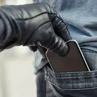 موبایل‌قاپی امروز صبح جلوی سفارت فرانسه 