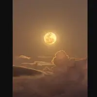 عکس روز ناسا از ماه طلایی بر فراز ابرها