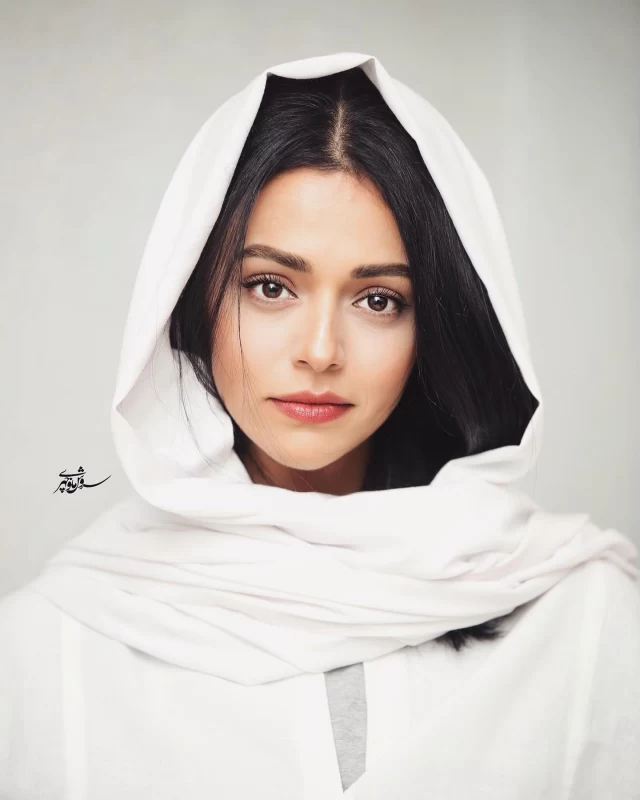 چهره ها/ ژست خاص بازیگر هم‌گناه در فتوشات جدیدش