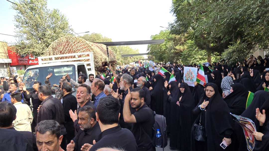 تشییع باشکوه ۷ شهید مدافع وطن در کاشان