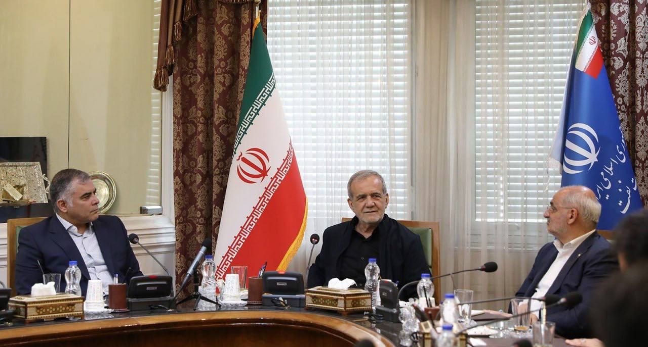 عکس/ بازدید سرزده رئیس‌جمهور از وزارت نفت