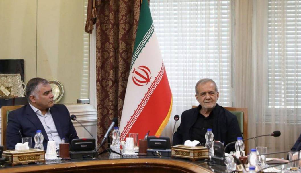 دیدار سرزده رئیس جمهور از وزارت نفت؛ پزشکیان از عملکرد 12 روزه در مدیریت جنگ قدردانی کرد