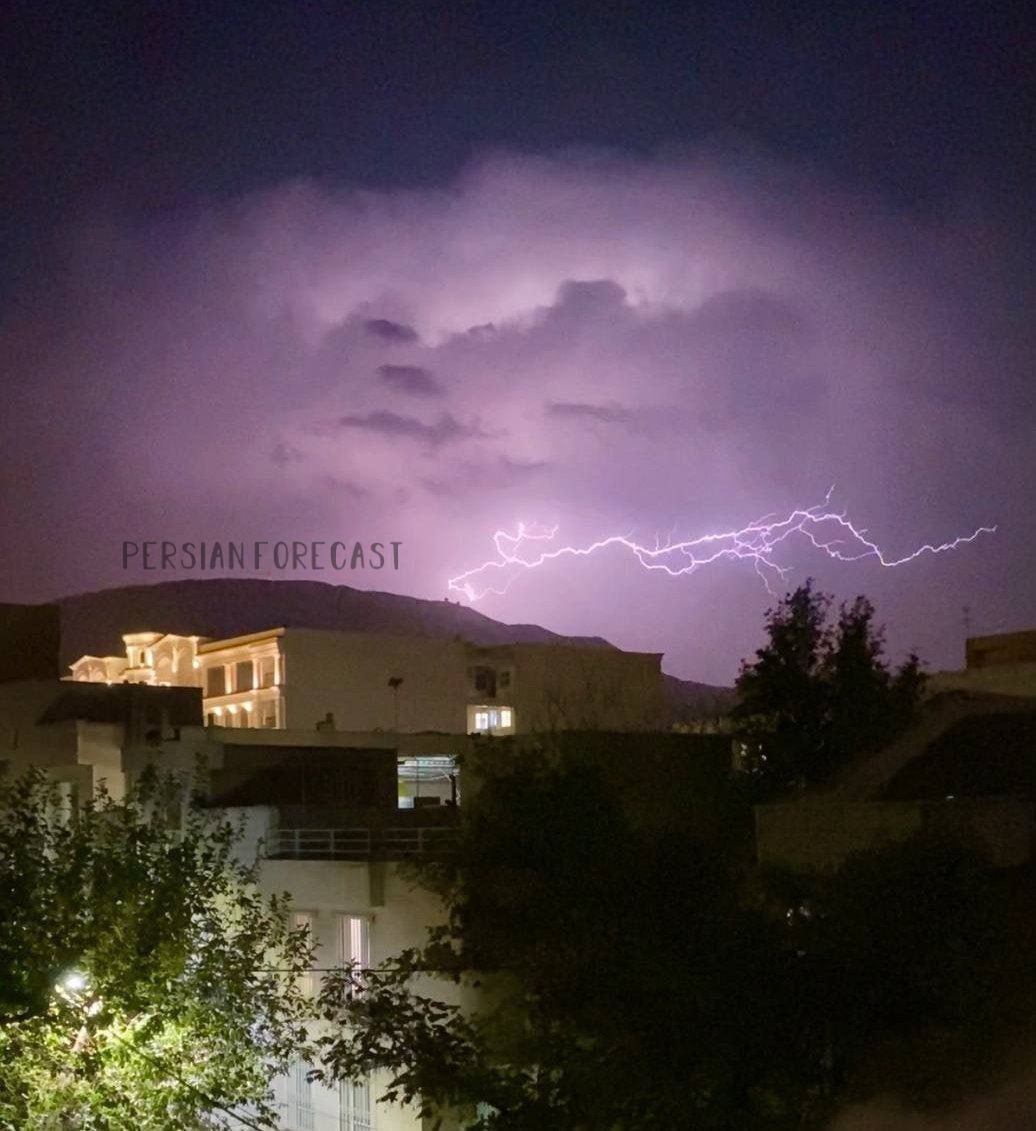 تصویری از رعد و برق دیشب کرج 