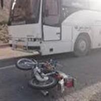 برخورد اتوبوس با موتورسیکلت در یزد، جان دو  نفر را گرفت