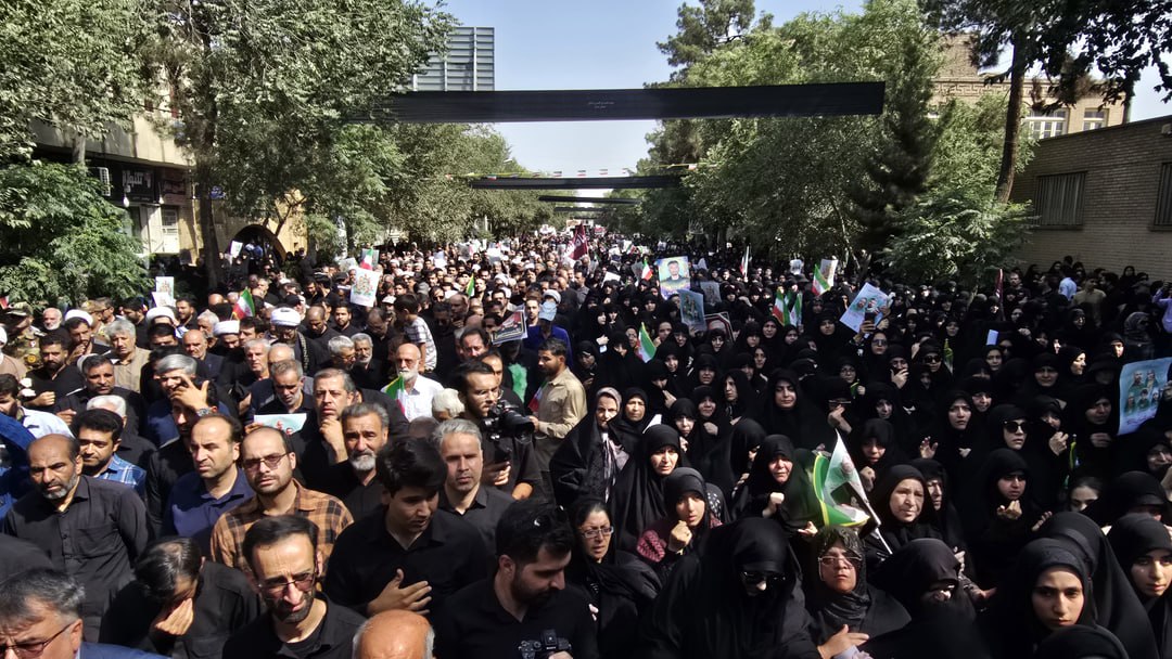 تشییع باشکوه ۷ شهید مدافع وطن در کاشان