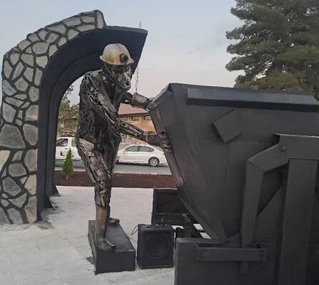 «مرد معدنچی» ایستاده در قلب کرمان