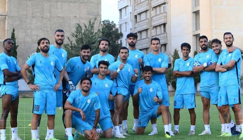 استقلال با 13 بازیکن بزرگسال در اردو!