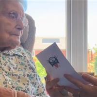 در ۹۵ سالگی ستاره فضای مجازی شد