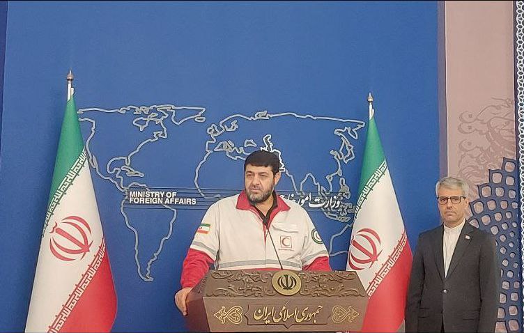 نمایش تصاویر شهدای غیرنظامی جنگ ۱۲ روزه توسط رئیس هلال احمر