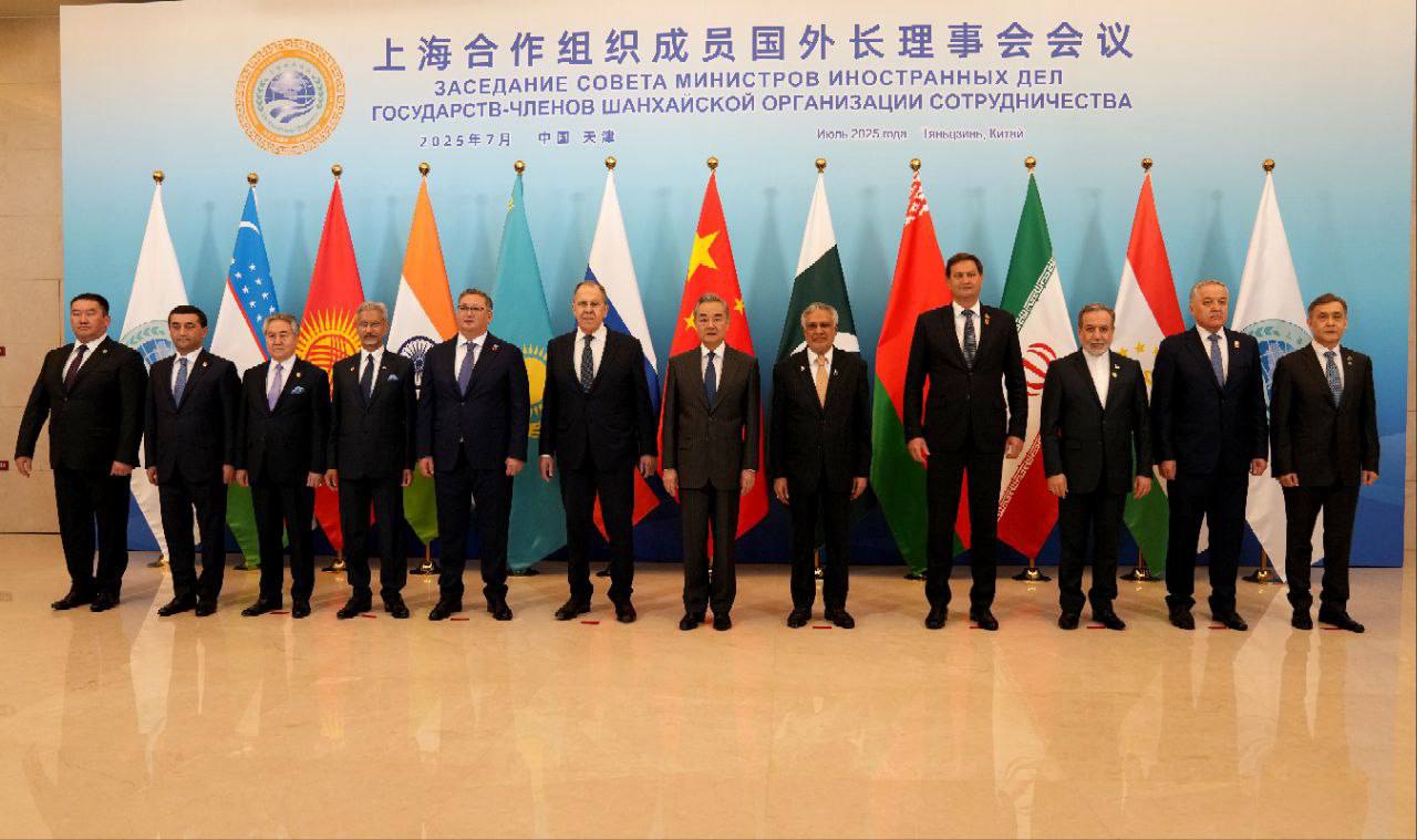 عکس یادگاری وزرای شرکت کننده در اجلاس سازمان همکاری شانگهای در چین