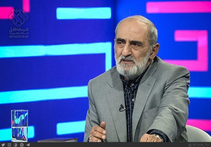 پیشنهاد شریعتمداری: تنگه هرمز را به روی دشمنان ببندید
