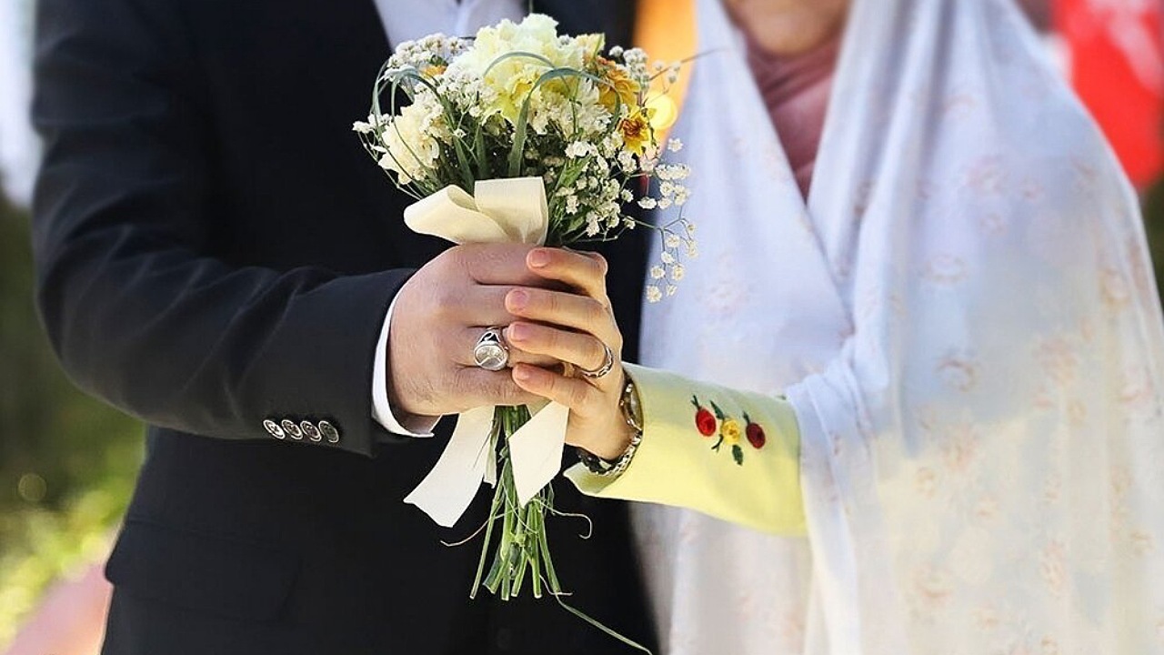 افزایش چشمگیر صف متقاضیان «وام ازدواج»؛ سختگیری بانکها همچنان وجود دارد