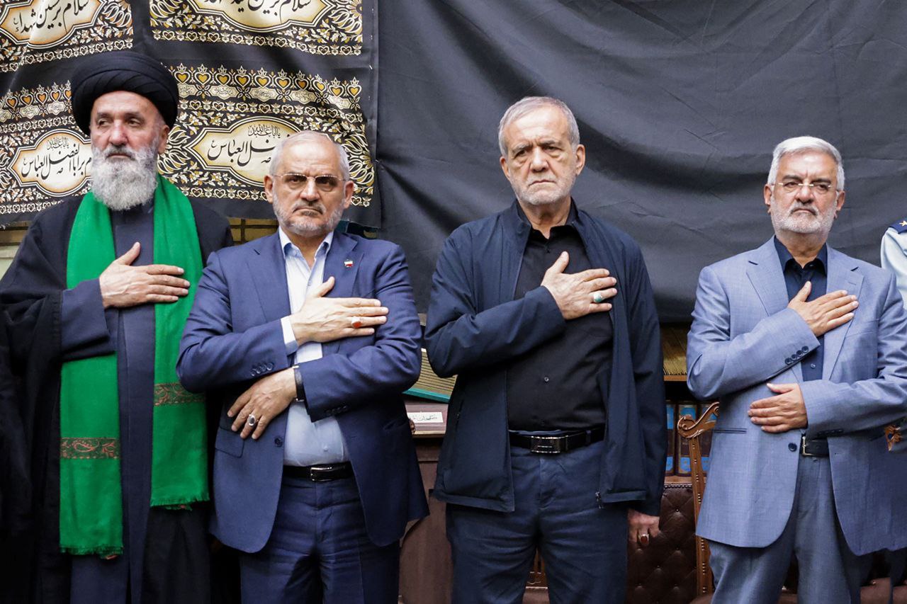 عکس/ حضور رئیس‌جمهور در مراسم گرامیداشت شهدای ارتش