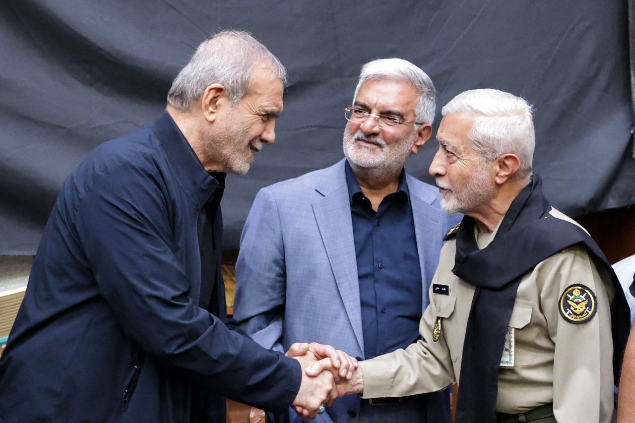 عکس/ حضور رئیس‌جمهور در مراسم گرامیداشت شهدای ارتش