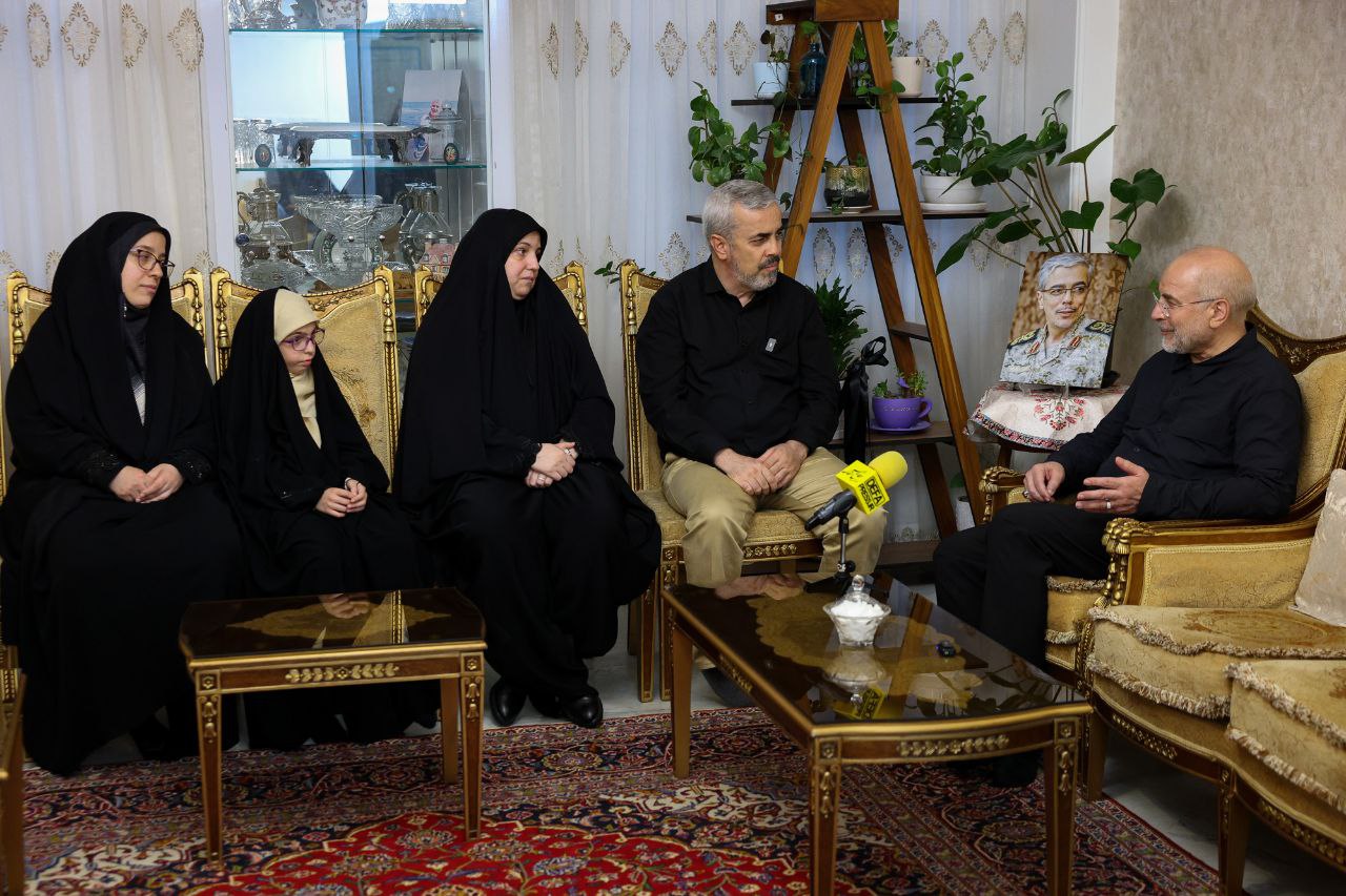 عکس/ دیدار قالیباف با دو دختر و برادر سپهبد شهید باقری 