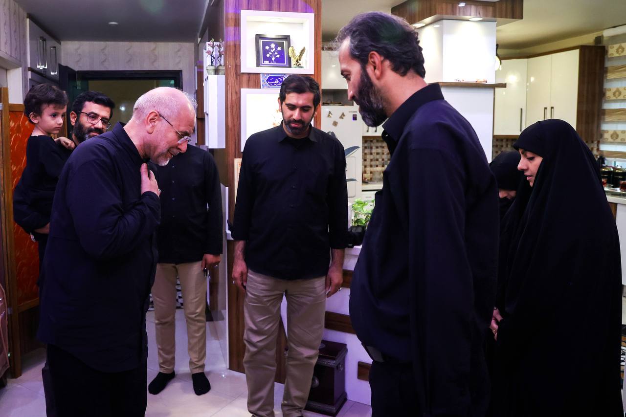 عکس/ حضور قالیباف در منزل سپهبد شهید علی شادمانی