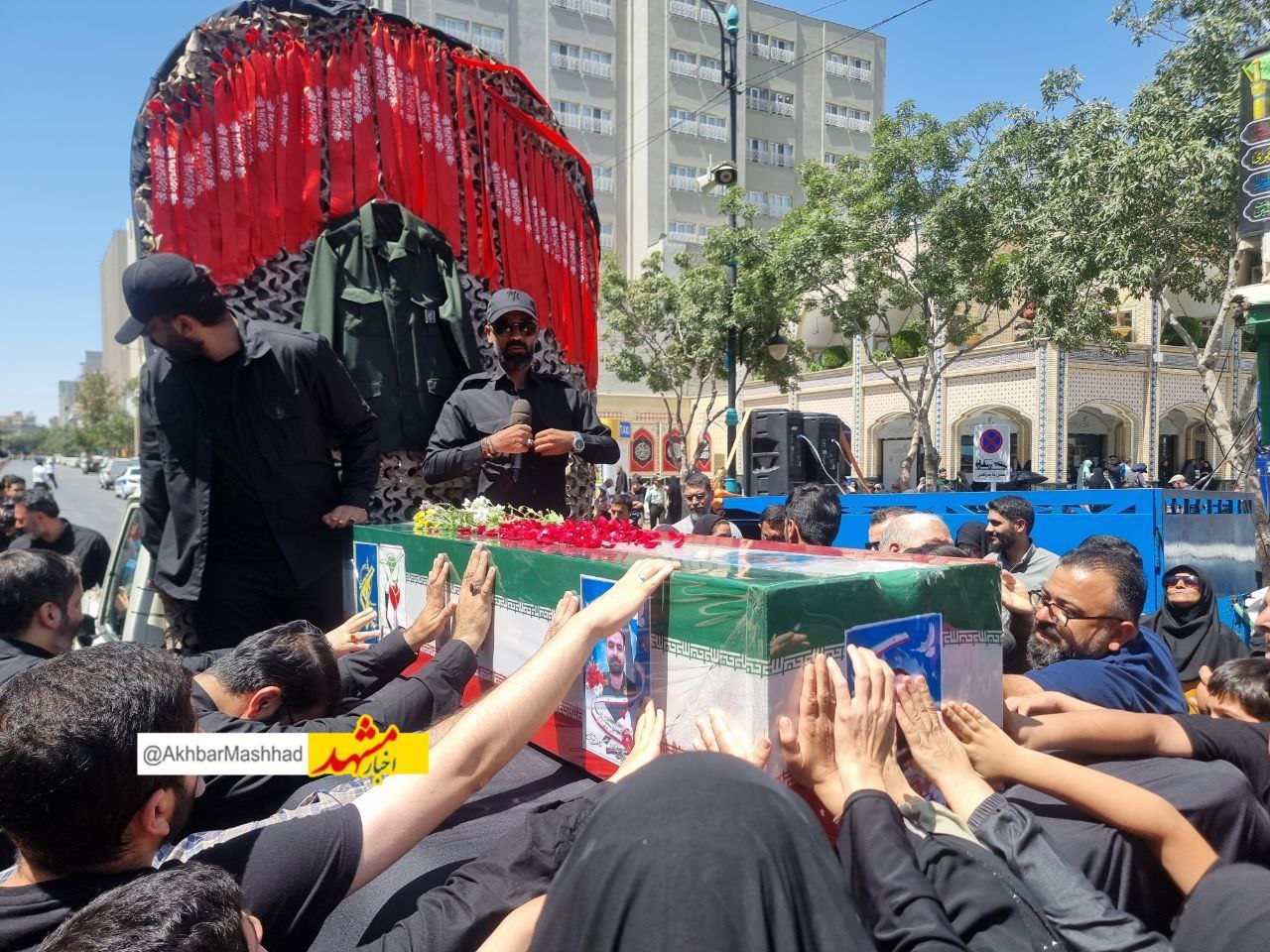 عکس/ تشییع پیکر شهید «سید حسن حسینی نژاد» در مشهد  