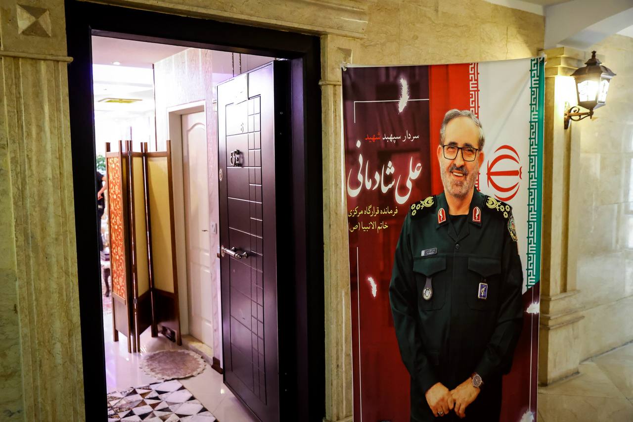 عکس/ حضور قالیباف در منزل سپهبد شهید علی شادمانی