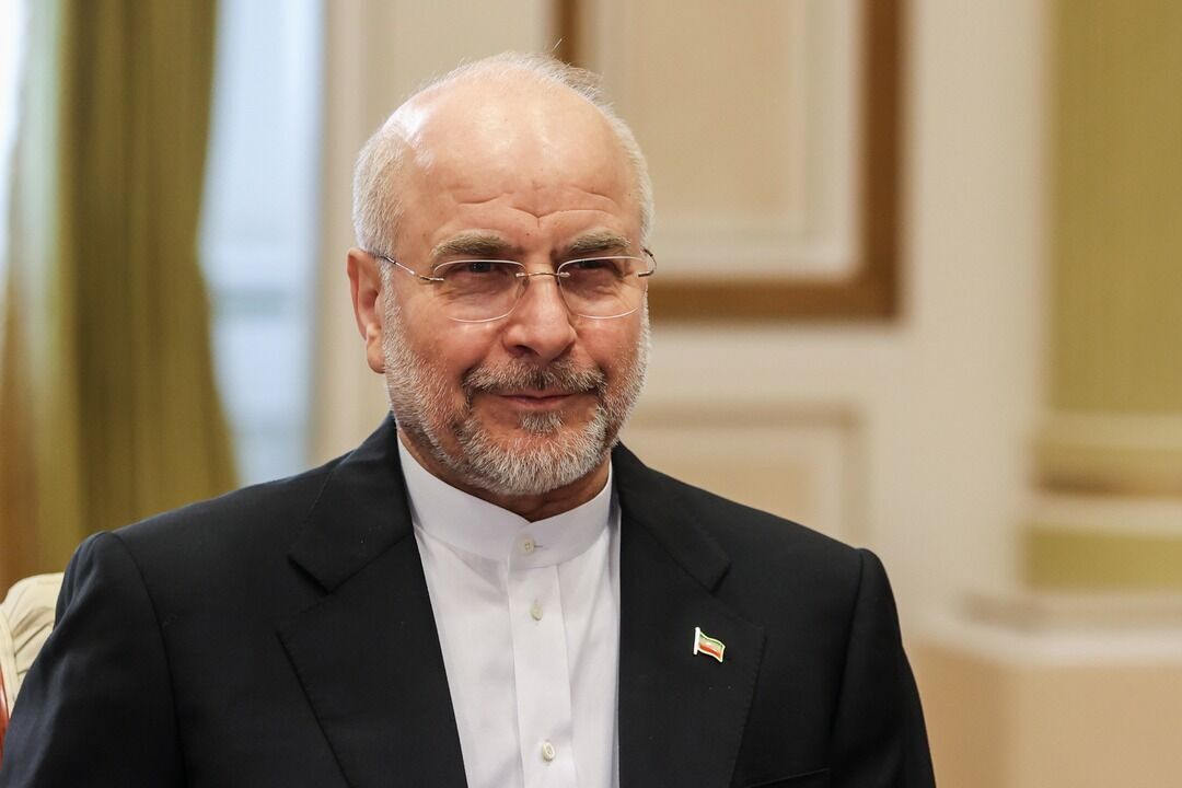 حضور قالیباف در منزل شهید طهرانچی، شهید سپهبد شادمانی و شهید سرلشکر حاجی‌زاده 