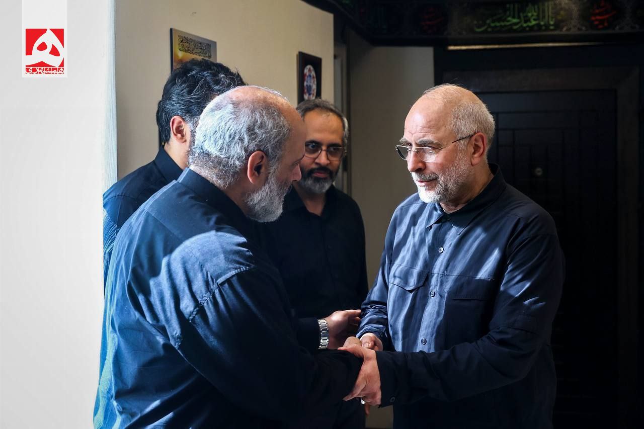 عکس/ حضور قالیباف در منزل شهید طهرانچی