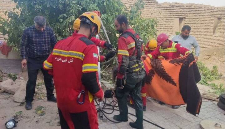 چاه فاضلاب، زن میانسال را بلعید!