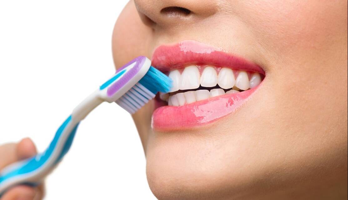 بعد از هر وعده غذایی باید مسواک بزنیم؟